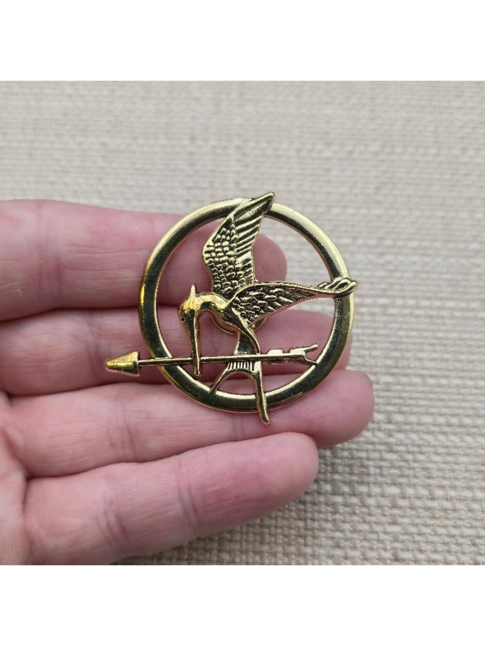 Hunger Games Gold Mockingjay Prop Replica Enamel Lapel Pin A8901
